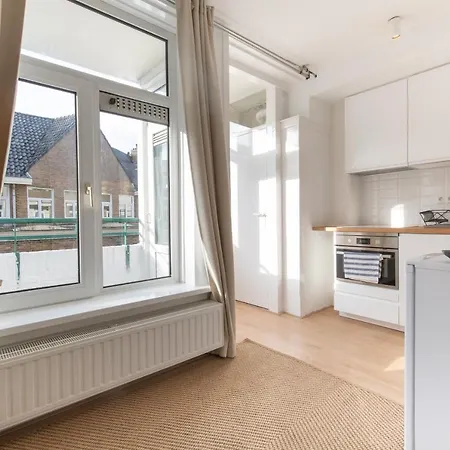 Private Studio In Shared Проживание в семье *